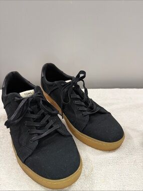 TOMS Black Canvas Sneakers with Gum Sole Men’s US11 Casual Lace Up Cushion Shoes
